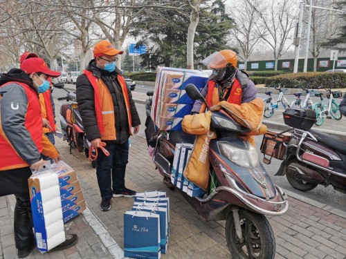 UU跑腿組建“物資保障隊”，為醫護人員家庭配送暖心包裹